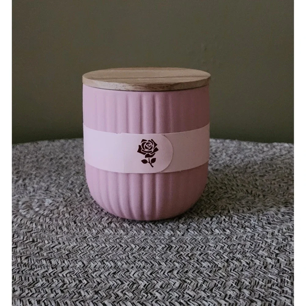 Chesapeake Bay Candle Roseberry Oatmilk Pink Jar Wood Lid Essential Oils